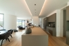 Designer-Penthouse mit atemberaubendem Blick über den Stadtwald - Offene Küche