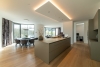 Designer-Penthouse mit atemberaubendem Blick über den Stadtwald - Wohn-Ess-Küchenbereich