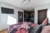 Moderne Eleganz am Rösrather Wald - Schlafzimmer mit Ankleide