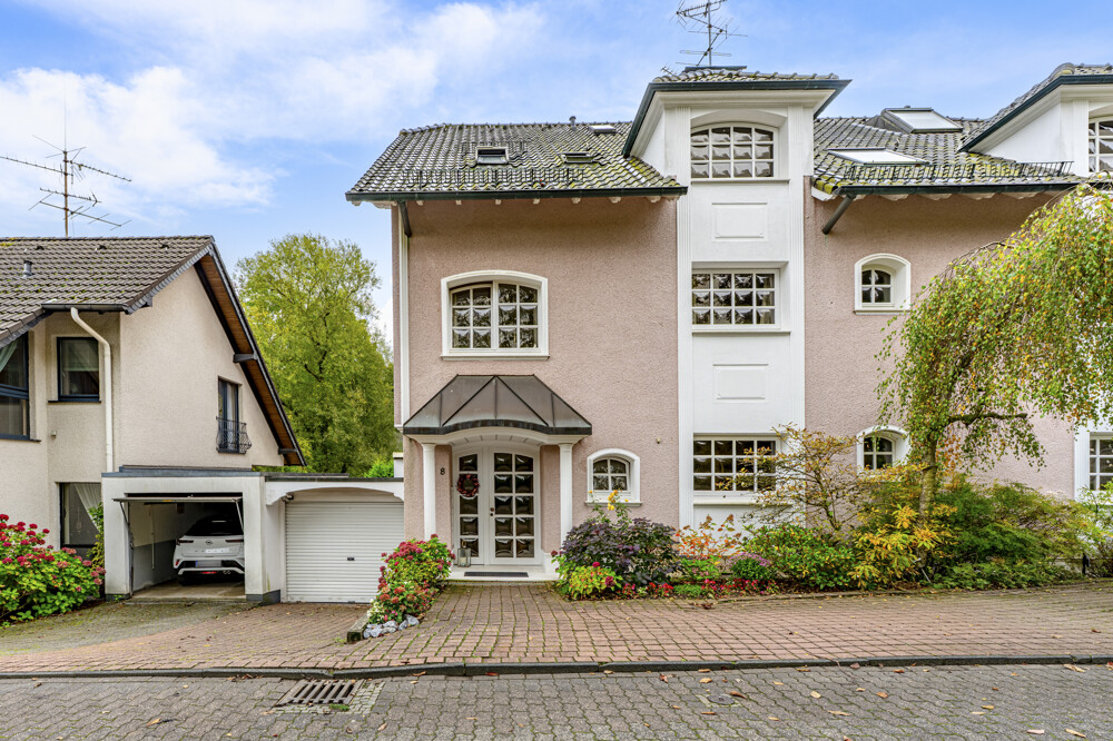 Traumhafte Doppelhaushälfte mit Einliegerwohnung, Sauna und Kamin!, 42651 Solingen, Doppelhaushälfte