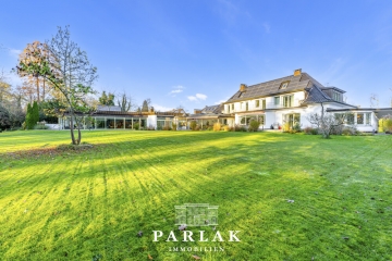 Exklusive Villa mit Pool in traumhafter Waldrandlage, 40885 Ratingen, Villa