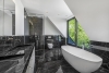 Exklusive 5-Zimmer-Penthouse-Maisonette in repräsentativer Villa - Master-Bad