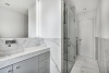 A Class of Its Own - High-End Gartenresidenz in Premium-Neubauvilla - Duschbad