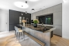 Luxus-Residenz in prestigeträchtiger Neubauvilla - Exklusive Einbauküche