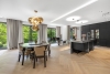 Möblierte Luxus-Residenz in prestigeträchtiger Neubauvilla - Essbereich