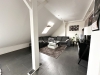 2-Zimmer-Wohnung im Maisonette-Stil mit ausgebautem Spitzboden - Wohnzimmer