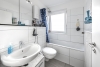 PROVISIONSFREI: Moderne & sanierte 2-Zimmer-Wohnung mit Balkon und tollem Ausblick! - Badezimmer