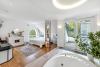 Außergewöhnliche Doppelhaushälfte mit Einliegerwohnung, Sauna und Kamin! - Schlafzimmer mit Balkon